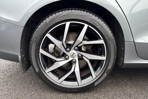 KM20PKF Volvo V60 2.0 T4 Momentum Plus Auto Euro 6 (s/s) 5dr Thumbnail #11