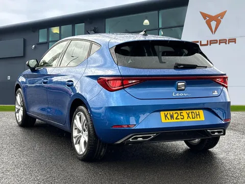 KW25XDH SEAT Leon 1.5 e-Hybrid FR 5dr DSG [DAP] ** DELIVERY MILEAGE** Thumbnail #3