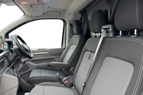 BC25ZCE Volkswagen Transporter 2.0 TDI 110 Commerce Pro Van Thumbnail #11