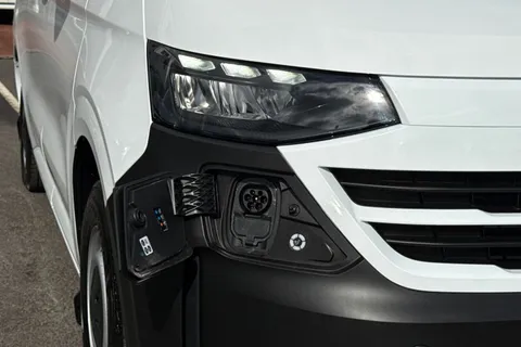 BG25MVZ Volkswagen E-Transporter 100kW 65kWh Commerce Plus Van Auto Thumbnail #31