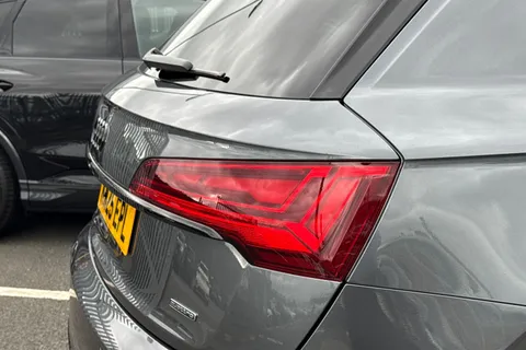 KW25EPL Audi Q5 Black Edition 50 TFSI e quattro 299 PS S tronic Thumbnail #8