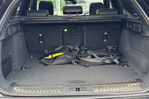 KS25RYP Land Rover Range Rover Velar 2.0 P400e 19.2kWh Dynamic SE SUV 5dr Petrol Plug-in Hybrid Auto 4WD Euro 6 (s/s) (404 ps) Thumbnail #11