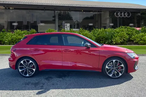  Audi S3 2.0 TFSI Black Edition Sportback S Tronic quattro Euro 6 (s/s) 5dr Thumbnail #4