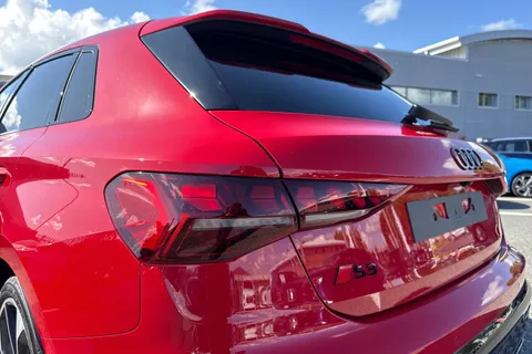  Audi S3 2.0 TFSI Black Edition Sportback S Tronic quattro Euro 6 (s/s) 5dr Thumbnail #8