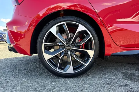  Audi S3 2.0 TFSI Black Edition Sportback S Tronic quattro Euro 6 (s/s) 5dr Thumbnail #12