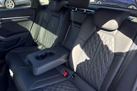  Audi S3 2.0 TFSI Black Edition Sportback S Tronic quattro Euro 6 (s/s) 5dr Thumbnail #19