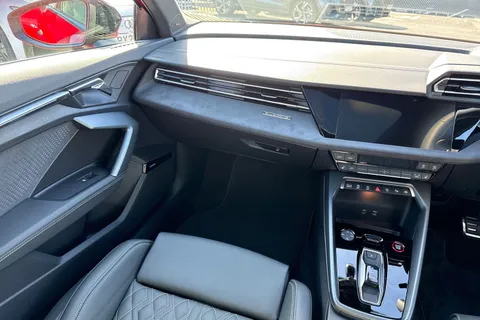  Audi S3 2.0 TFSI Black Edition Sportback S Tronic quattro Euro 6 (s/s) 5dr Thumbnail #20