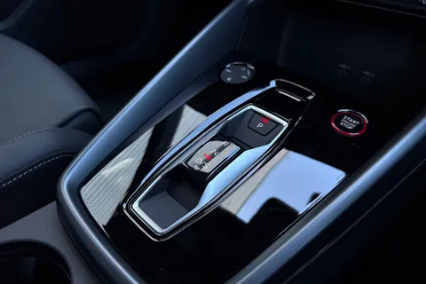  Audi S3 2.0 TFSI Black Edition Sportback S Tronic quattro Euro 6 (s/s) 5dr Thumbnail #23