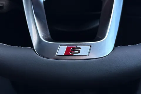  Audi S3 2.0 TFSI Black Edition Sportback S Tronic quattro Euro 6 (s/s) 5dr Thumbnail #40