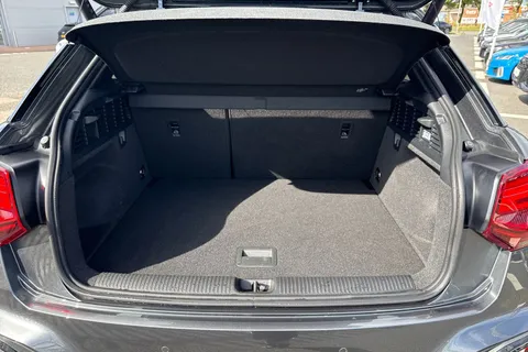 KN74RHE Audi Q2 Black Edition 35 TFSI 150 PS S tronic Thumbnail #7