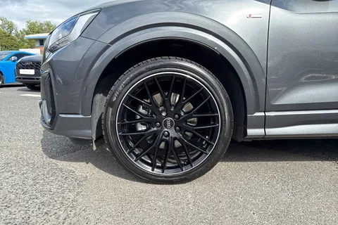 KN74RHE Audi Q2 Black Edition 35 TFSI 150 PS S tronic Thumbnail #10