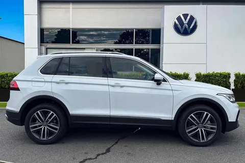 CX75HYB Volkswagen Tiguan 1.4 TSI eHybrid Elegance 5dr DSG Thumbnail #4
