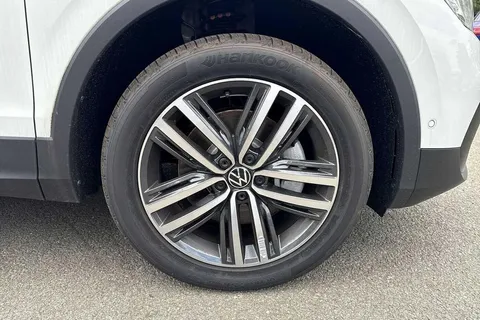 CX75HYB Volkswagen Tiguan 1.4 TSI eHybrid Elegance 5dr DSG Thumbnail #5