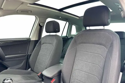 CX75HYB Volkswagen Tiguan 1.4 TSI eHybrid Elegance 5dr DSG Thumbnail #10