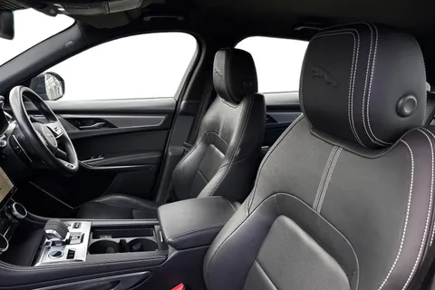DK71PGZ Jaguar F-Pace 2.0 D200 MHEV R-Dynamic S Auto AWD Euro 6 (s/s) 5dr Thumbnail #11