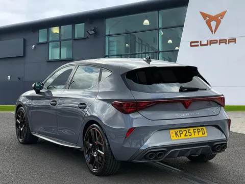 KP25FPD CUPRA Leon 2.0 TSI 300 VZ3 5dr DSG ** PANORAMIC SUNROOF** Thumbnail #3