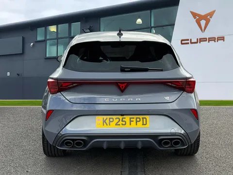 KP25FPD CUPRA Leon 2.0 TSI 300 VZ3 5dr DSG ** PANORAMIC SUNROOF** Thumbnail #5
