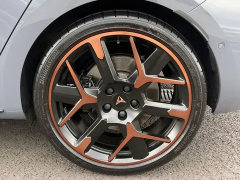 KP25FPD CUPRA Leon 2.0 TSI 300 VZ3 5dr DSG ** PANORAMIC SUNROOF** Thumbnail #7