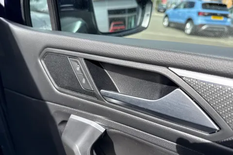 21 of 51 for Volkswagen Tiguan Allspace Tiguan Allspace R-Line 1.5 TSI 150PS 7-Speed DSG 5 Door | Heated Seats