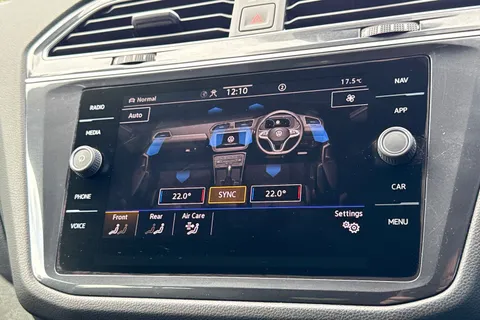 22 of 51 for Volkswagen Tiguan Allspace Tiguan Allspace R-Line 1.5 TSI 150PS 7-Speed DSG 5 Door | Heated Seats