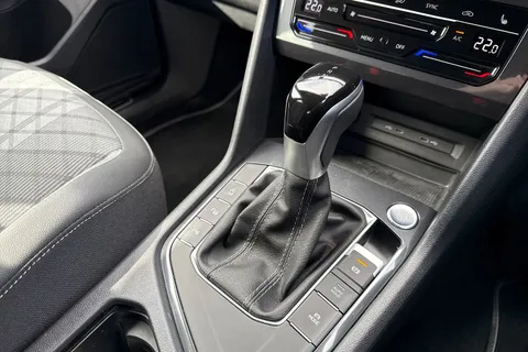 23 of 51 for Volkswagen Tiguan Allspace Tiguan Allspace R-Line 1.5 TSI 150PS 7-Speed DSG 5 Door | Heated Seats