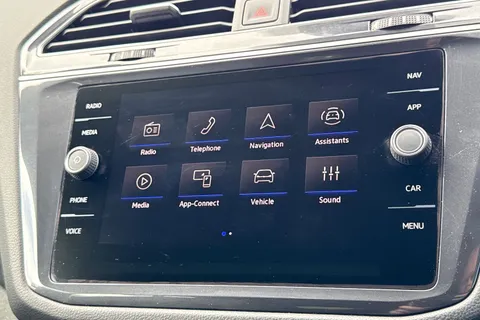 28 of 51 for Volkswagen Tiguan Allspace Tiguan Allspace R-Line 1.5 TSI 150PS 7-Speed DSG 5 Door | Heated Seats