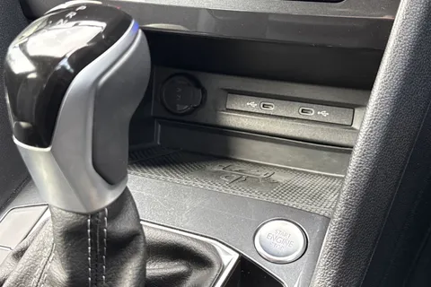 38 of 51 for Volkswagen Tiguan Allspace Tiguan Allspace R-Line 1.5 TSI 150PS 7-Speed DSG 5 Door | Heated Seats