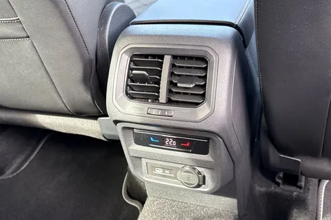 40 of 51 for Volkswagen Tiguan Allspace Tiguan Allspace R-Line 1.5 TSI 150PS 7-Speed DSG 5 Door | Heated Seats