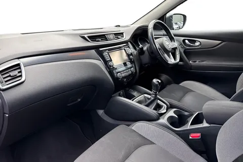 RK18MVC Nissan Qashqai 1.2 DIG-T N-Connecta Euro 6 (s/s) 5dr Thumbnail #9