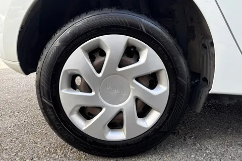 MF70OVY Dacia Sandero 1.0 SCe Essential Euro 6 5dr Thumbnail #11