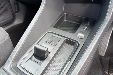 22 of 63 for Volkswagen Caddy California Maxi 2.0 TDI 122 5dr DSG-Panoramic Roof/LED's