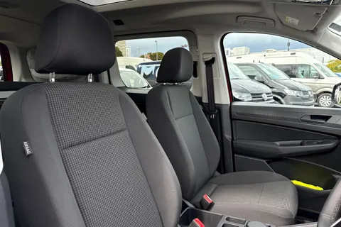 23 of 63 for Volkswagen Caddy California Maxi 2.0 TDI 122 5dr DSG-Panoramic Roof/LED's