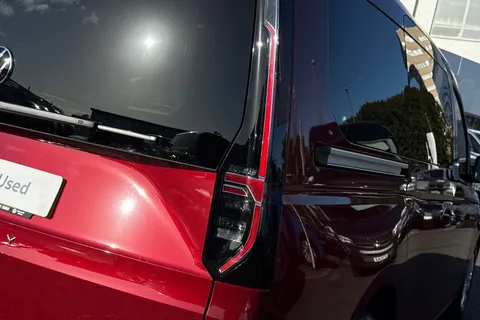 36 of 63 for Volkswagen Caddy California Maxi 2.0 TDI 122 5dr DSG-Panoramic Roof/LED's