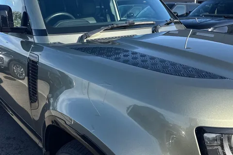 21 of 35 for Land Rover Defender 110 2.0 P400e 15.4kWh X-Dynamic HSE SUV 5dr Petrol Plug-in Hybrid Auto 4WD Euro 6 (s/s) (404 ps)