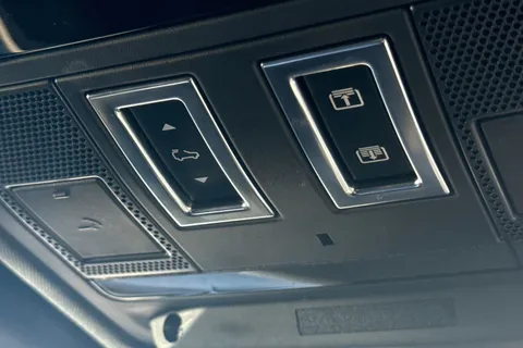 22 of 35 for Land Rover Defender 110 2.0 P400e 15.4kWh X-Dynamic HSE SUV 5dr Petrol Plug-in Hybrid Auto 4WD Euro 6 (s/s) (404 ps)