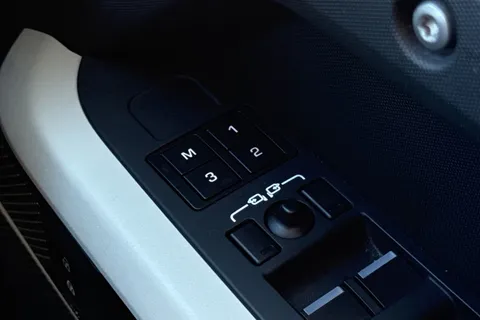 24 of 35 for Land Rover Defender 110 2.0 P400e 15.4kWh X-Dynamic HSE SUV 5dr Petrol Plug-in Hybrid Auto 4WD Euro 6 (s/s) (404 ps)