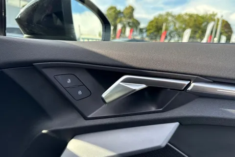 PY25AOP Audi A3 Black Edition 35 TDI 150 PS S tronic Thumbnail #21