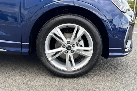 Audi Q3 1.5 TFSI CoD 35 S line S Tronic Euro 6 (s/s) 5dr Thumbnail #10