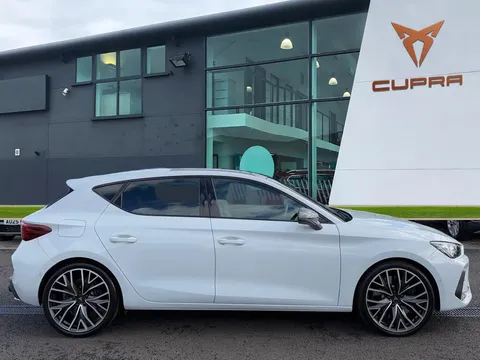 DK74YDA CUPRA Leon 2.0 TSI 300 VZ2 5dr DSG ** PANORAMIC SUNROOF** Thumbnail #4