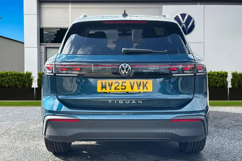 MV25VVK Volkswagen Tiguan 2.0 TDI Match 5dr DSG **WINTER PACK + 19' CATANIA ALLOYS** Thumbnail #5