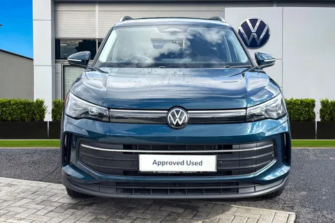 MV25VVK Volkswagen Tiguan 2.0 TDI Match 5dr DSG **WINTER PACK + 19' CATANIA ALLOYS** Thumbnail #6