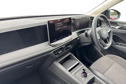 MV25VVK Volkswagen Tiguan 2.0 TDI Match 5dr DSG **WINTER PACK + 19' CATANIA ALLOYS** Thumbnail #9