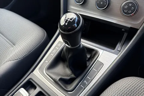 19 of 56 for VOLKSWAGEN GOLF 1.6 TDI 110 Match Edition 5dr