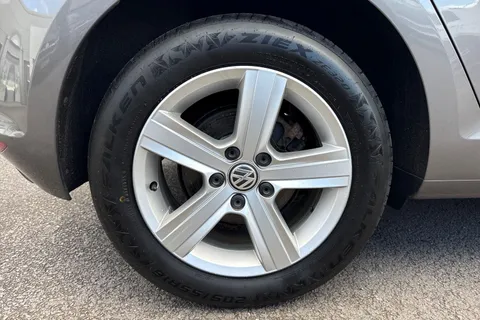 23 of 56 for VOLKSWAGEN GOLF 1.6 TDI 110 Match Edition 5dr