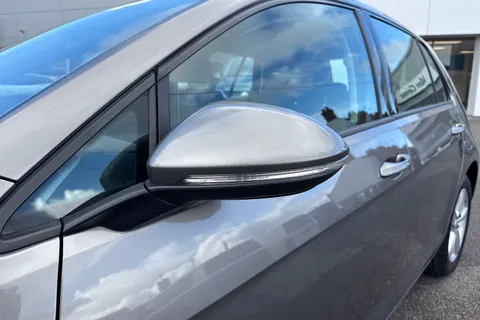 29 of 56 for VOLKSWAGEN GOLF 1.6 TDI 110 Match Edition 5dr