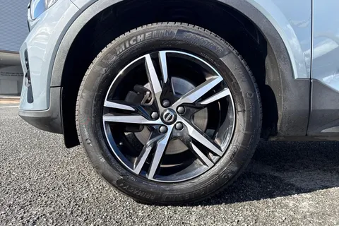 DX72JSV Volvo Xc40 2.0 B3 MHEV Plus DCT Auto Euro 6 (s/s) 5dr Thumbnail #7