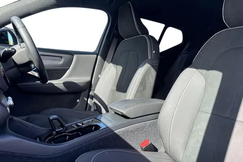 DX72JSV Volvo Xc40 2.0 B3 MHEV Plus DCT Auto Euro 6 (s/s) 5dr Thumbnail #11