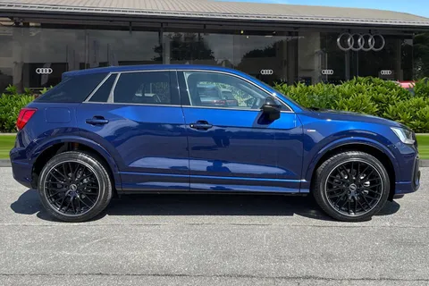 PJ25AAO Audi Q2 Black Edition 35 TFSI 150 PS S tronic Thumbnail #4