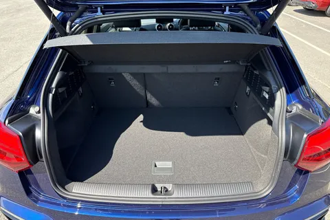 PJ25AAO Audi Q2 Black Edition 35 TFSI 150 PS S tronic Thumbnail #7