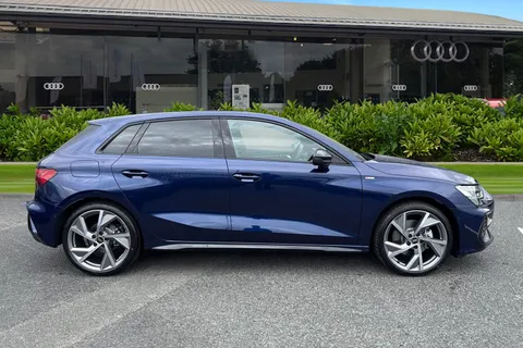  Audi A3 2.0 TDI Black Edition Sportback S Tronic Euro 6 (s/s) 5dr Thumbnail #4